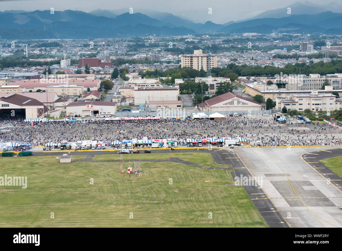 Der japanisch-amerikanischen Freundschaft Festival in Yokota Air Base, Japan, war 14./15. September 2019 statt. Die zweitägige Freundschaft Festival mit Bands, Flugzeug zeigt, essen Anbieter und andere Leistungen. (U.S. Air Force Foto von machiko Arita) Stockfoto
