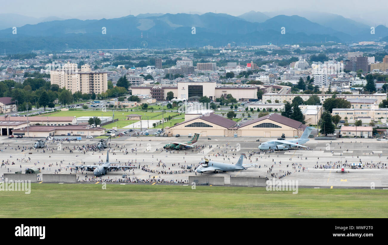 Der japanisch-amerikanischen Freundschaft Festival in Yokota Air Base, Japan, war 14./15. September 2019 statt. Die zweitägige Freundschaft Festival mit Bands, Flugzeug zeigt, essen Anbieter und andere Leistungen. (U.S. Air Force Foto von machiko Arita) Stockfoto