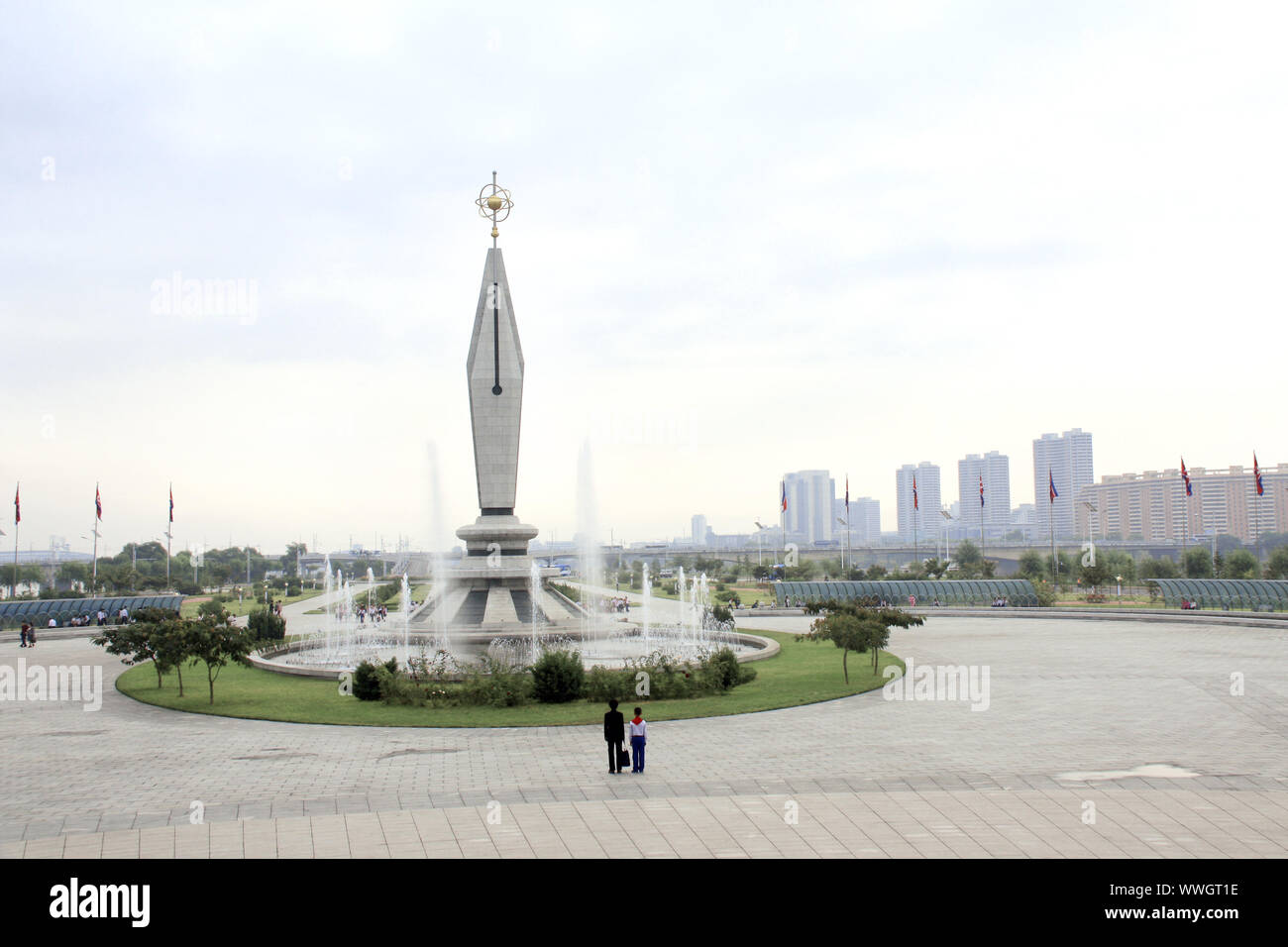 Nordkorea Pjöngjang - September 24, 2017: Brunnen in der Nähe von Palast der Wissenschaft und Technologie in der Hauptstadt der Demokratischen Volksrepublik Korea Stockfoto