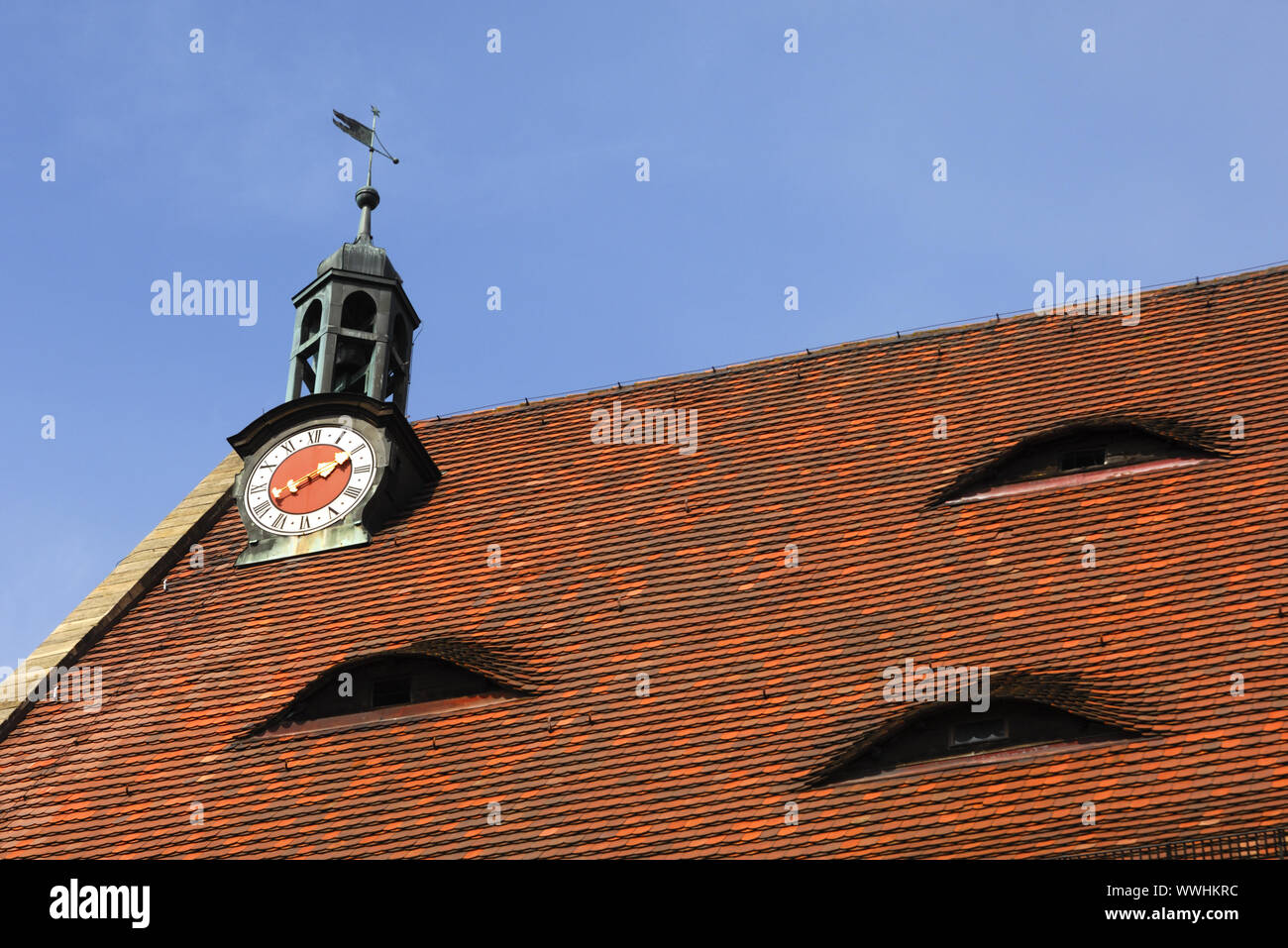 Ziegeldach mit Gauben, Kirche St. Johannis, Ansbach Stockfoto