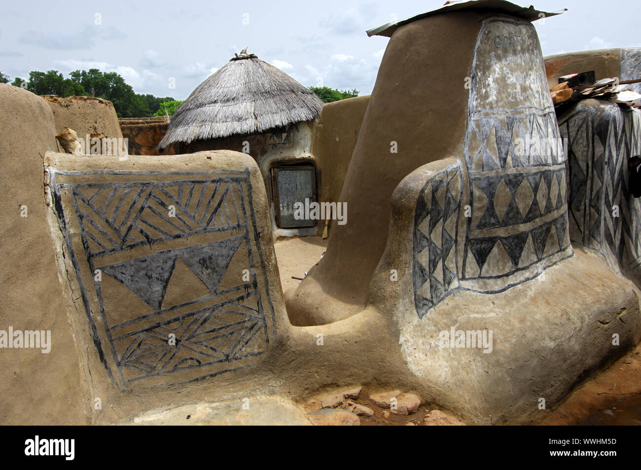 Festungsartigen Häusern im Dorf Gurunsi Tiebele Stockfoto