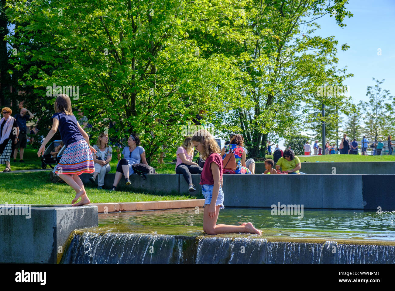 Heilbronn, Deutschland - 8 August, 2019: Mädchen genießen, sich an der Bundesgartenschau BUGA 2019 in Heilbronn, Deutschland Stockfoto