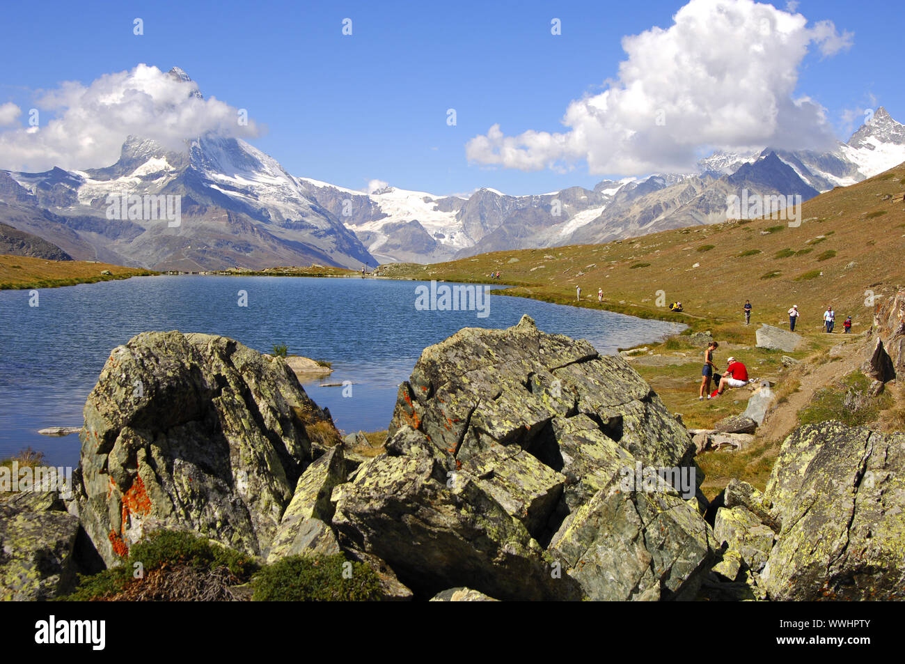 Bergpanorama mit Blick aufs Matterhorn am Stellisee Stockfoto