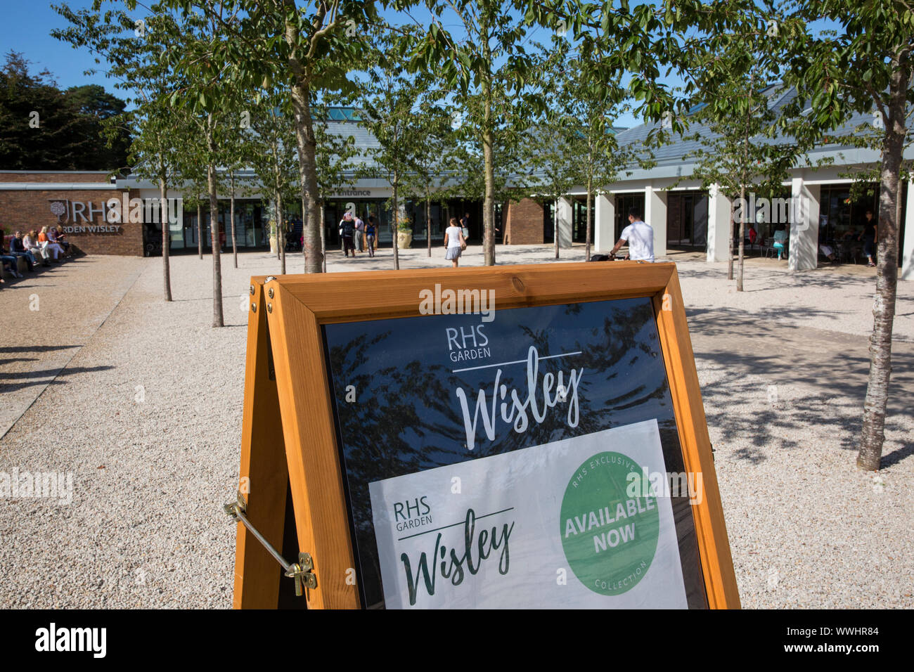 RHS Wisley öffnet die neue Willkommen Gebäude und Eintritt in die umliegenden Gärten und Pflanzen center, Surrey, England, Vereinigtes Königreich Stockfoto