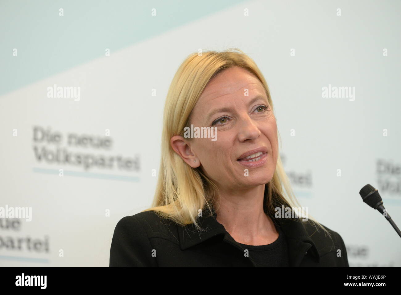 Wien, Österreich. 16. September 2019. PRESSEKONFERENZ zur Präsentation "100 Projekte für Österreich" Teil 2: Gerechtigkeit mit der Chefin der ÖVP Juliane Bogner-Strauß (Neue Volkspartei Österreich) am 16. September 2019. Kredit: Franz Perc/Alamy Live News Stockfoto