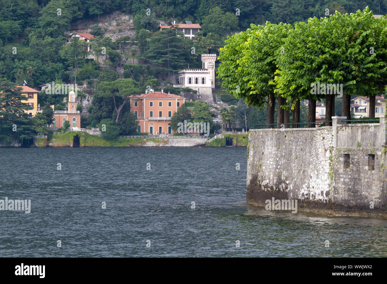 Eingang zum kleinen Hafen von torno am Comer See, Italien Stockfoto