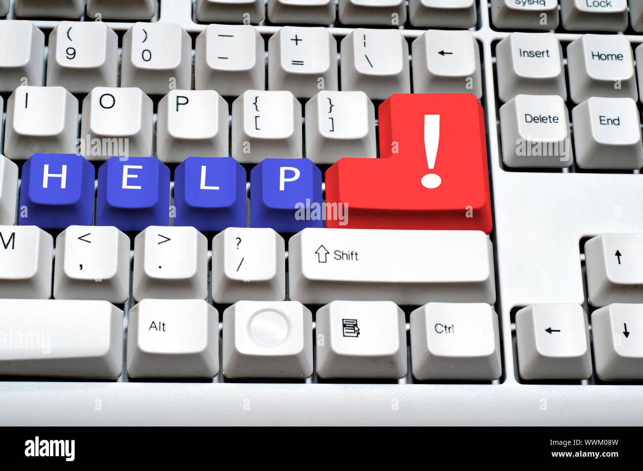 Die blauen Tasten auf der Tastatur ist das Wort Hilfe geschrieben, mit  einem Ausrufezeichen auf den großen Knopf Stockfotografie - Alamy