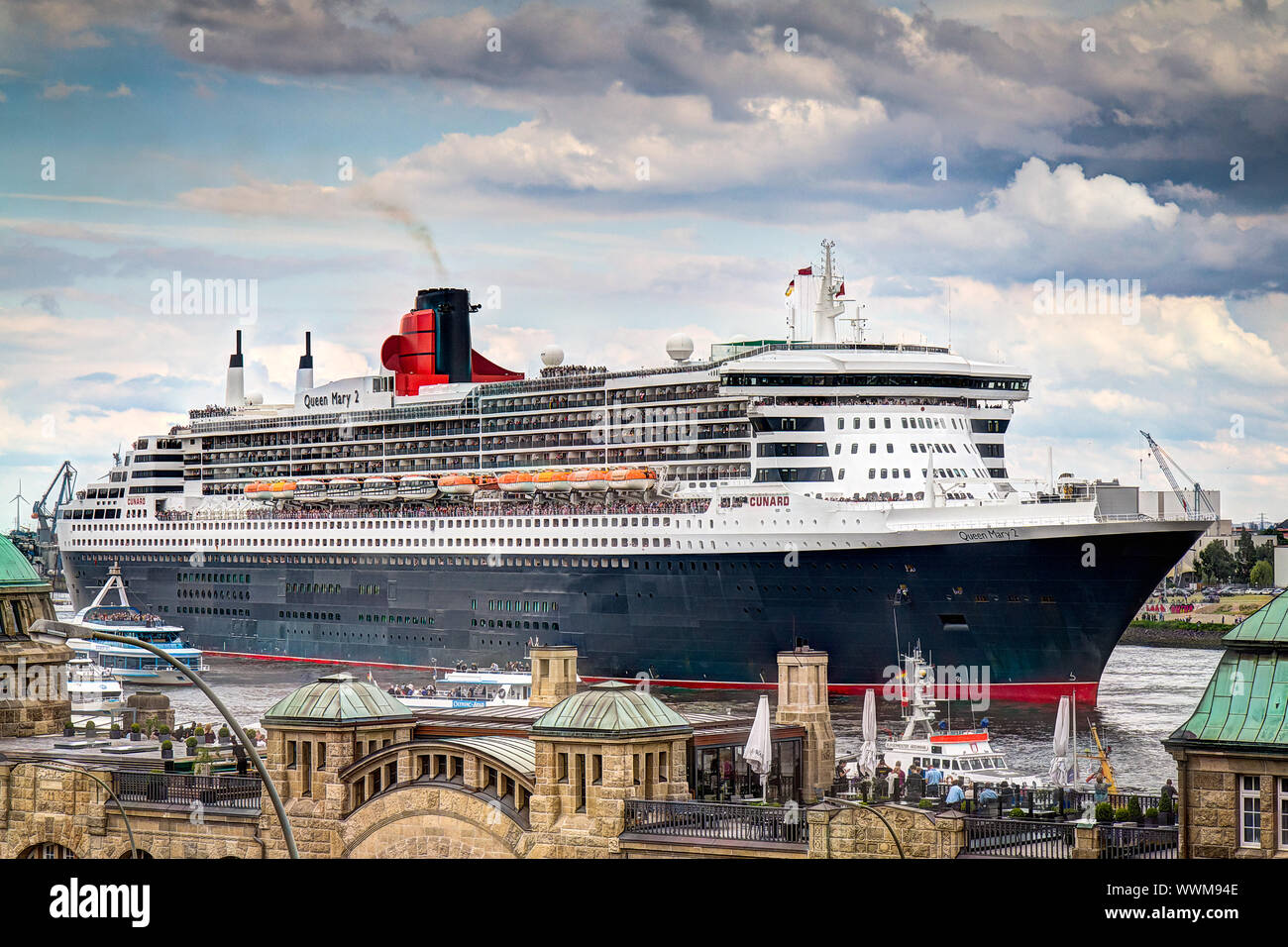 Queen Mary 2 in Hamburg, Deutschland Stockfoto