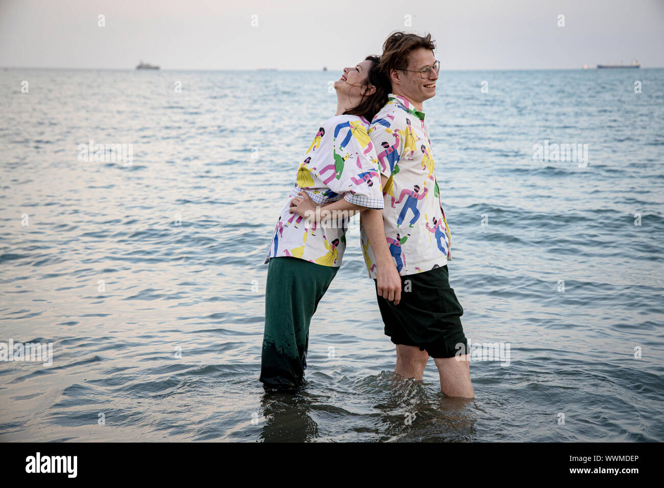Autoren der h t geschieht" Short Film Michaela Mihalyiova, Links, und David Stumpf posieren für den Fotografen auf der 76. Filmfestival von Venedig, auf Se Stockfoto