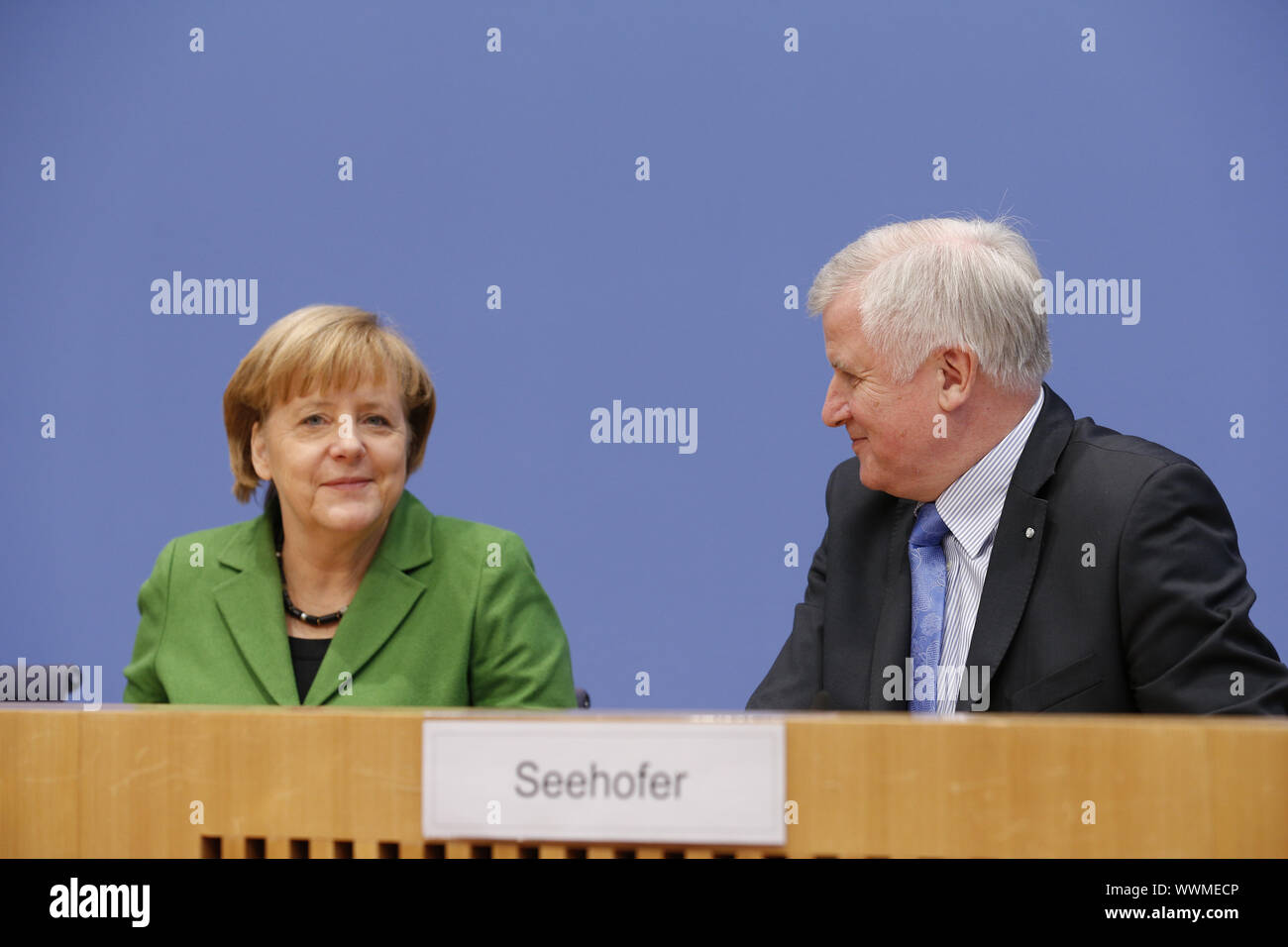 Merkel, Seehofer und Gabriel stellen den Koalitionsvertrag Stockfoto