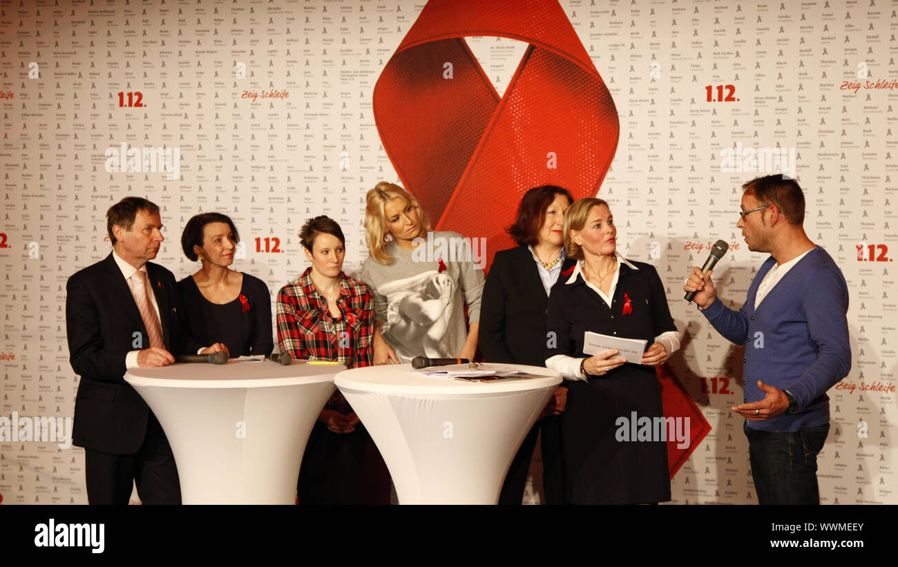 Minister Bahr und Sarah Connor am Welt-AIDS-Tag Pressekonferenz Stockfoto