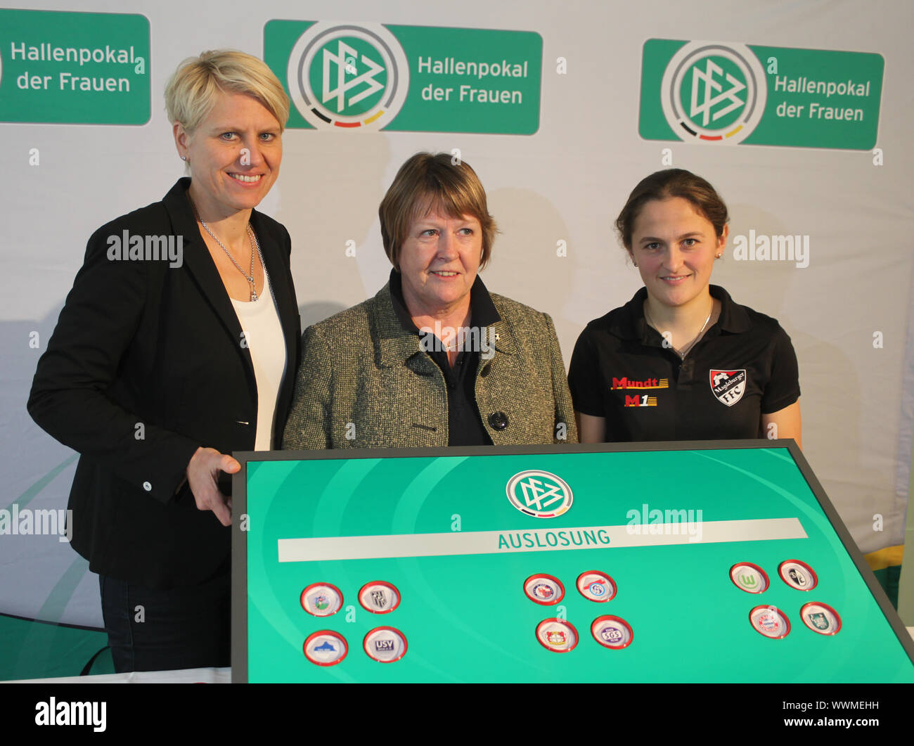 Managerin Doris Fitschen, Hannelore Ratzeburg (DFB) und Anne Bartke (Magdeburger FFC) Stockfoto