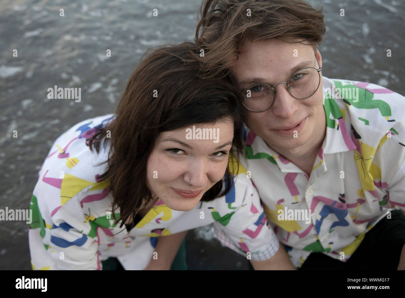 Autoren der h t geschieht" Short Film Michaela Mihalyiova, Links, und David Stumpf posieren für den Fotografen auf der 76. Filmfestival von Venedig, auf Se Stockfoto