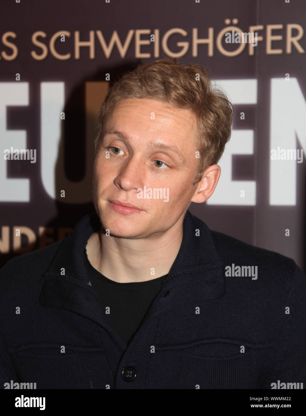 Wis Matthias Schweighöfer bei der Premiere von Vaterfeuden am 6.2.2014 in Magdeburg. Stockfoto