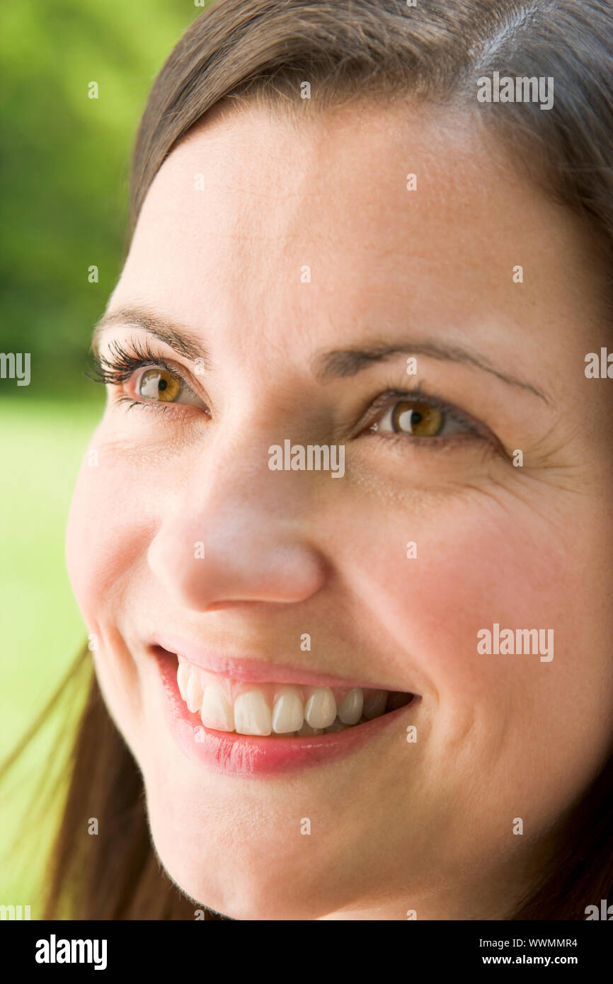 Kopfschuss Frau ein böses Gesicht Stockfoto