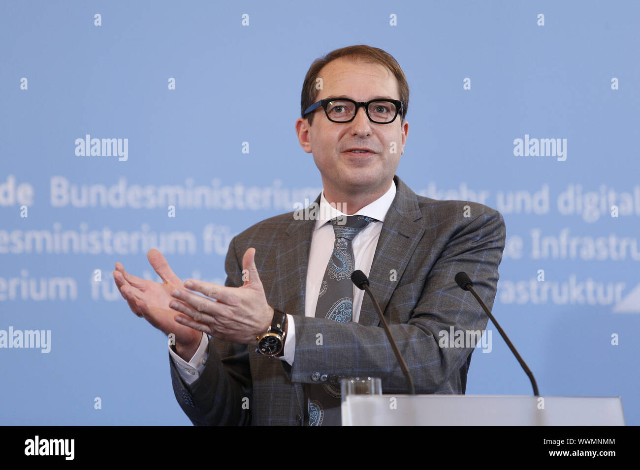 Erklärung von Minister Dobrindt vor der ersten Sitzung des begonnen "Deutschland Digital Network Alliance' Stockfoto