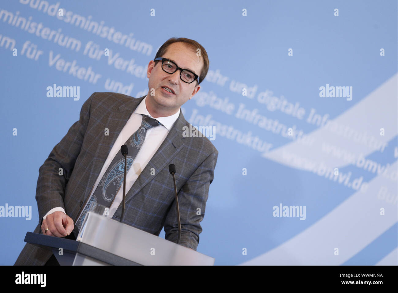 Erklärung von Minister Dobrindt vor der ersten Sitzung des begonnen "Deutschland Digital Network Alliance' Stockfoto