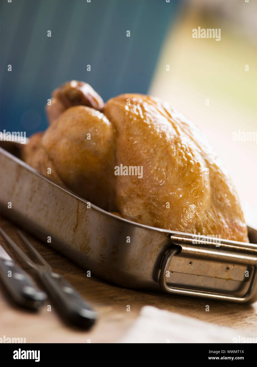 Gegrilltes Hähnchen in einen Bräter Tray Stockfoto