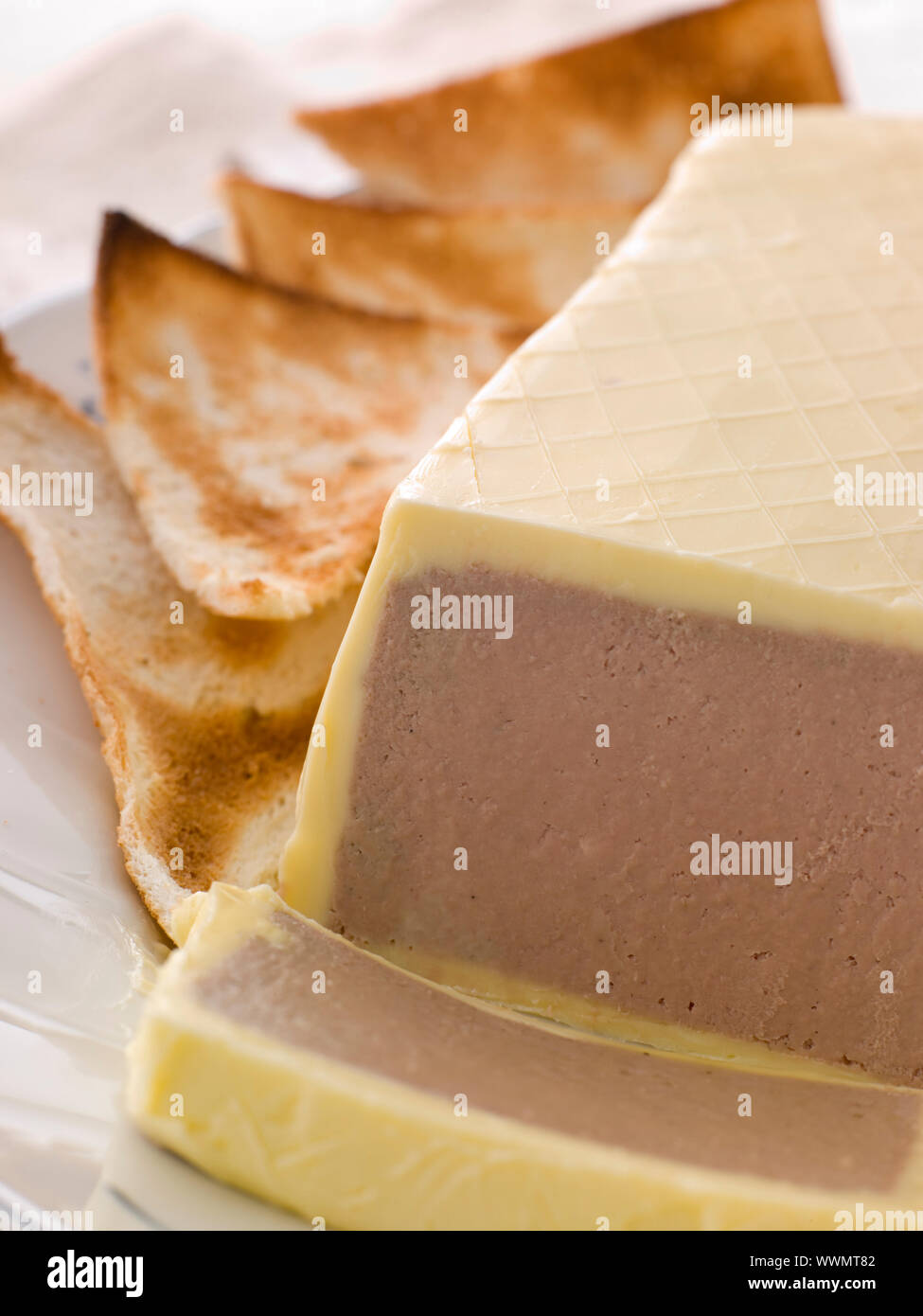 Hühnerleber und Foie Gras Parfait mit Melba Toast Stockfoto