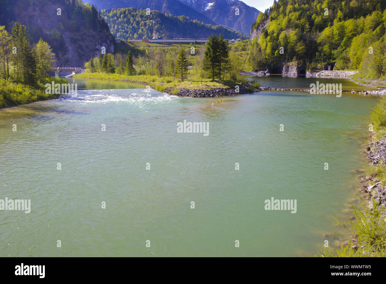 Sylvenstein Stausee und die Isar Stockfoto