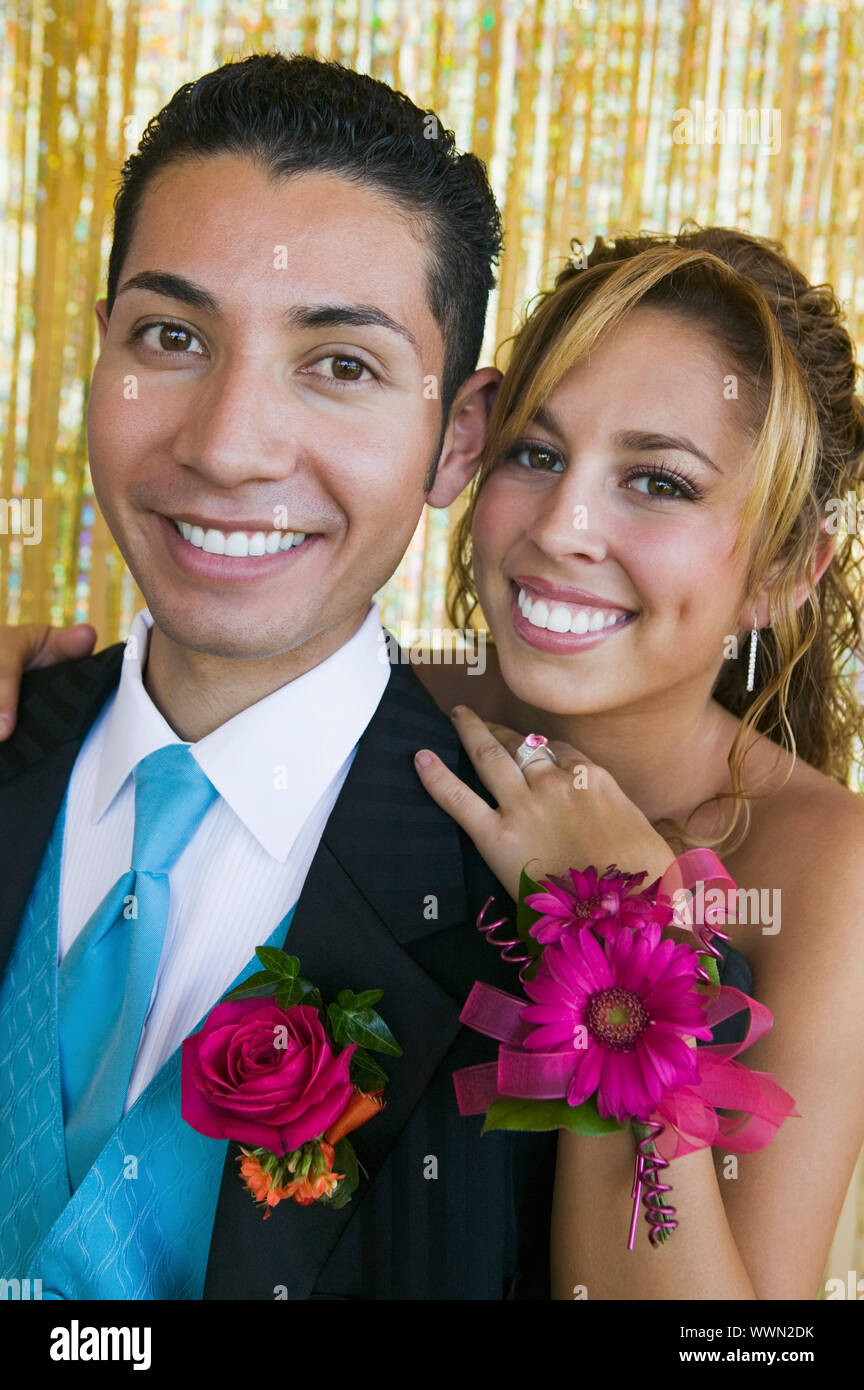 Lächelnd Prom Paar Stockfoto