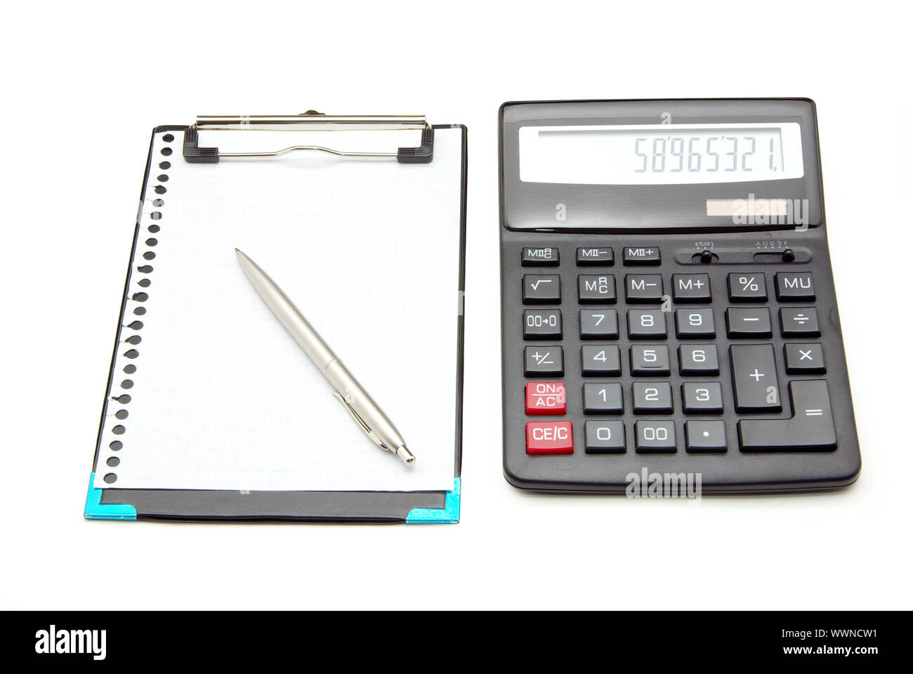 Rechner und Notebook auf weißem Hintergrund Stockfoto