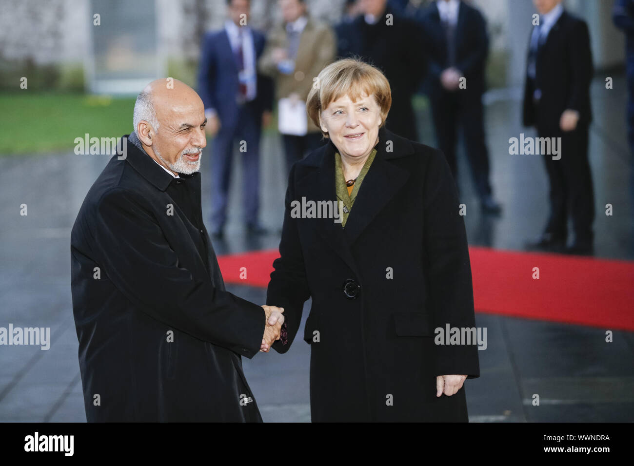 Merkel begrüßt Präsident von Afghanistan Aschraf Ghani Ahmadsai. Stockfoto