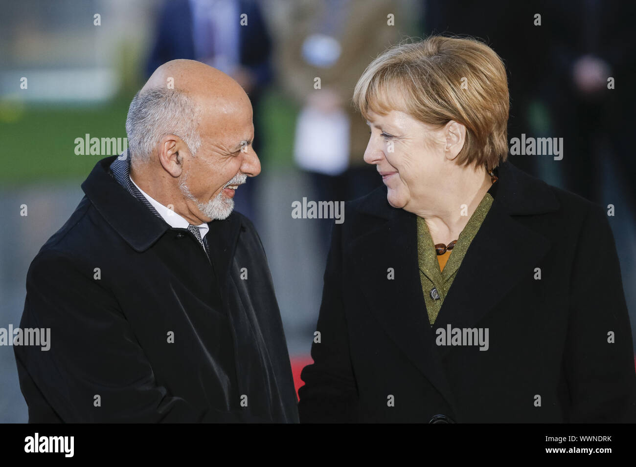 Merkel begrüßt Präsident von Afghanistan Aschraf Ghani Ahmadsai. Stockfoto
