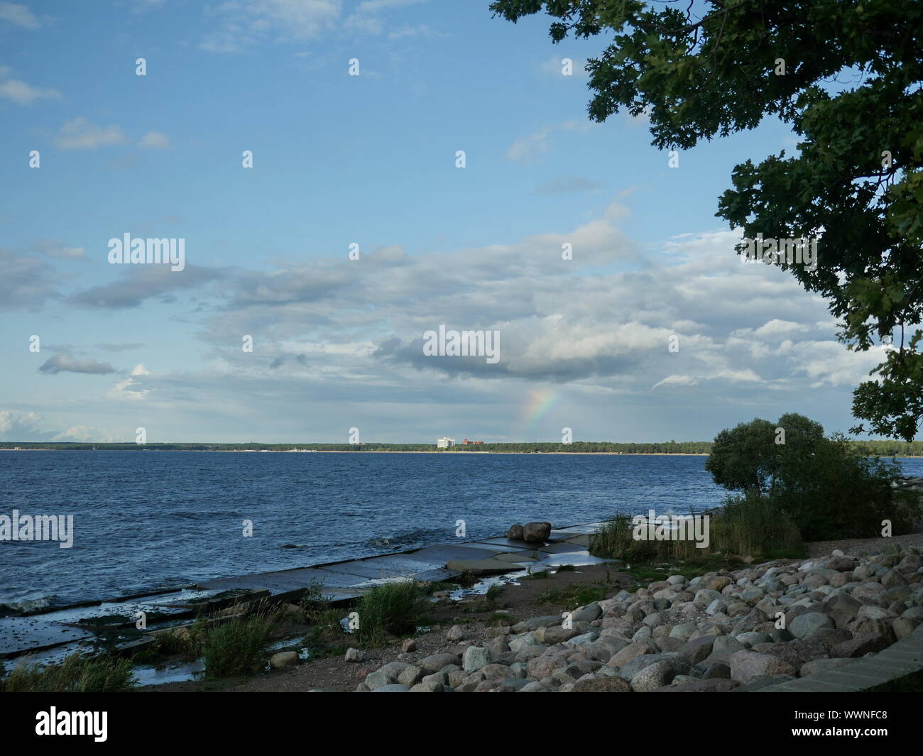 Marine mit Regenbogen nach dem regen Stockfoto