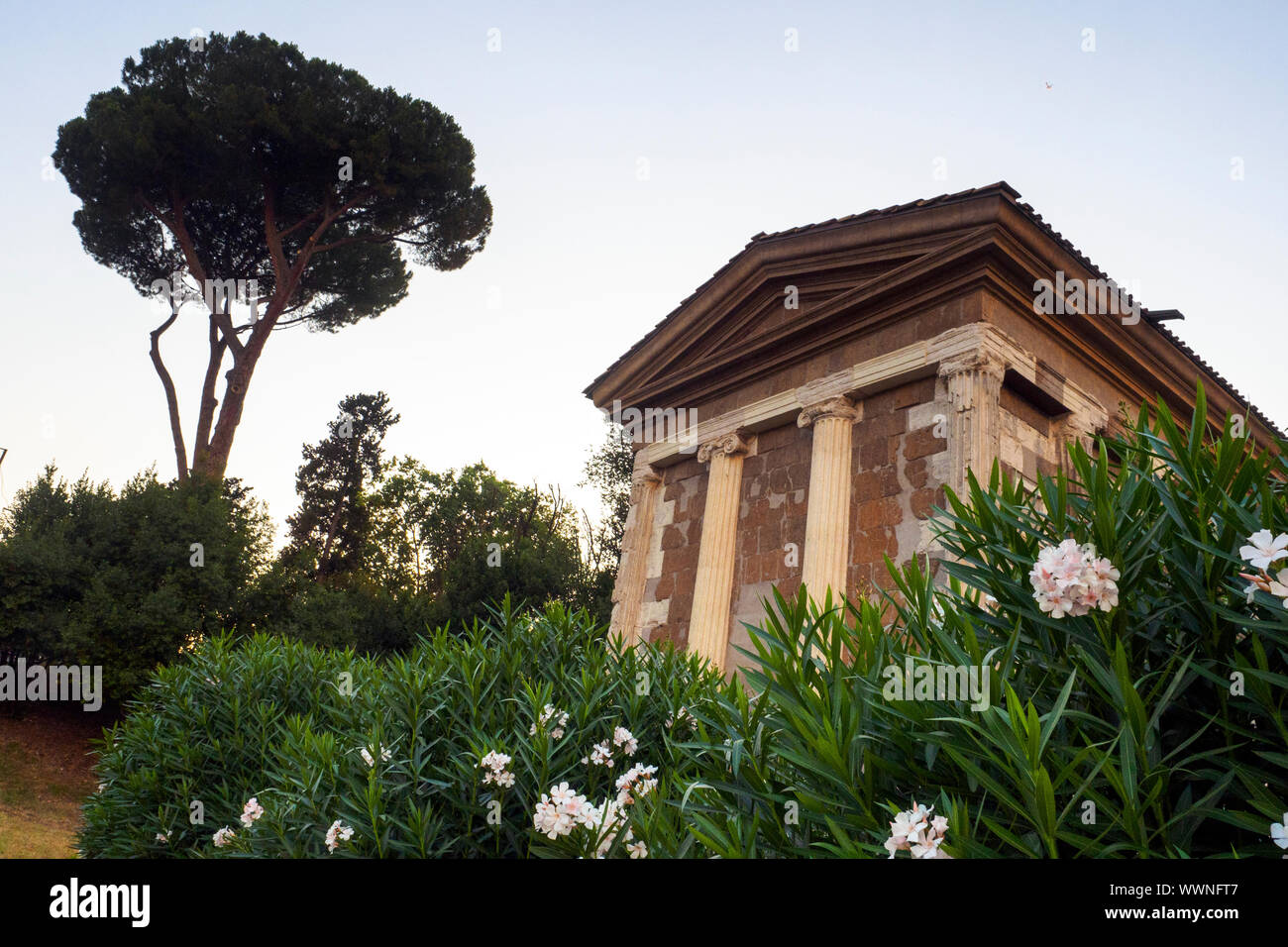 Der Tempel des Portunus (Tempio di Portuno) oder Tempel der Fortuna Virilis ('Manly Fortune") - Rom, Italien Stockfoto