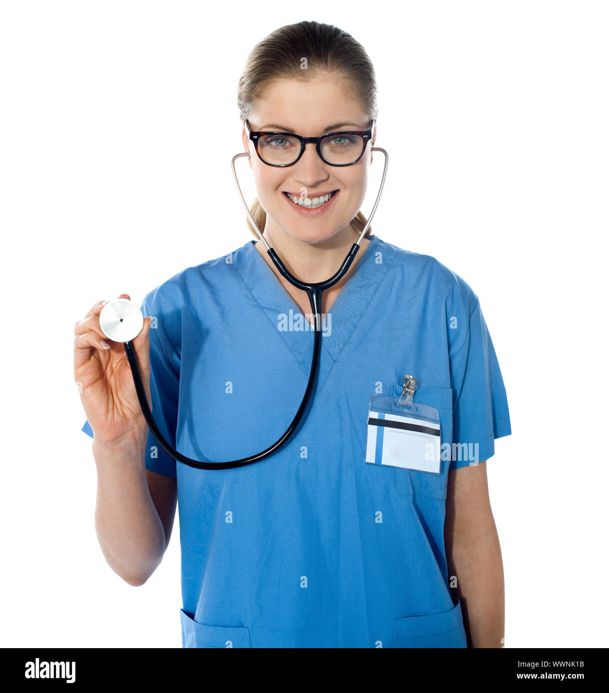 Porträt von einer freundlichen Ärztin vor einem weißen Hintergrund Stockfoto