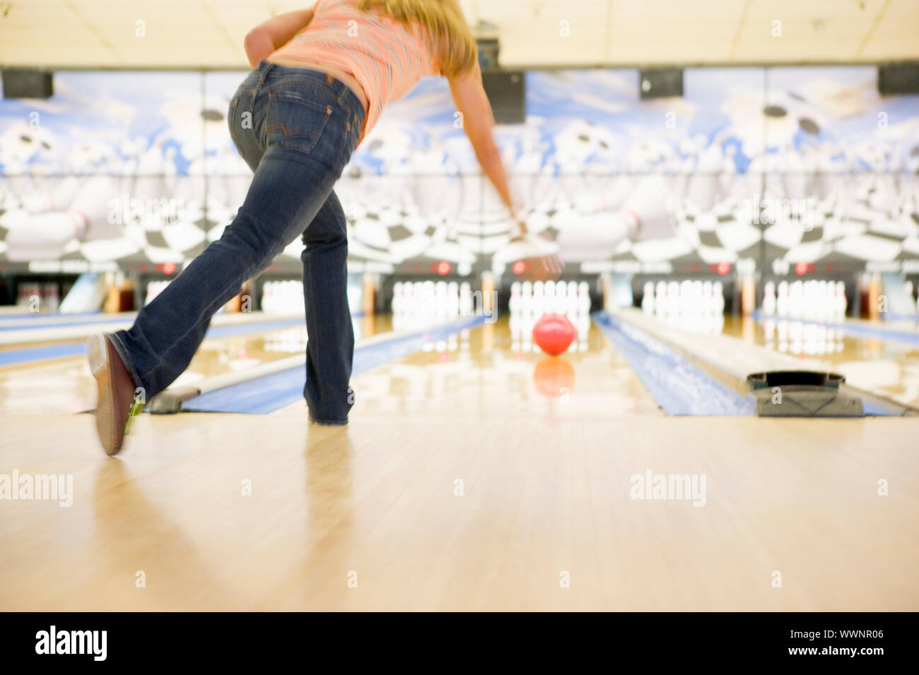 Frau, bowling Stockfoto