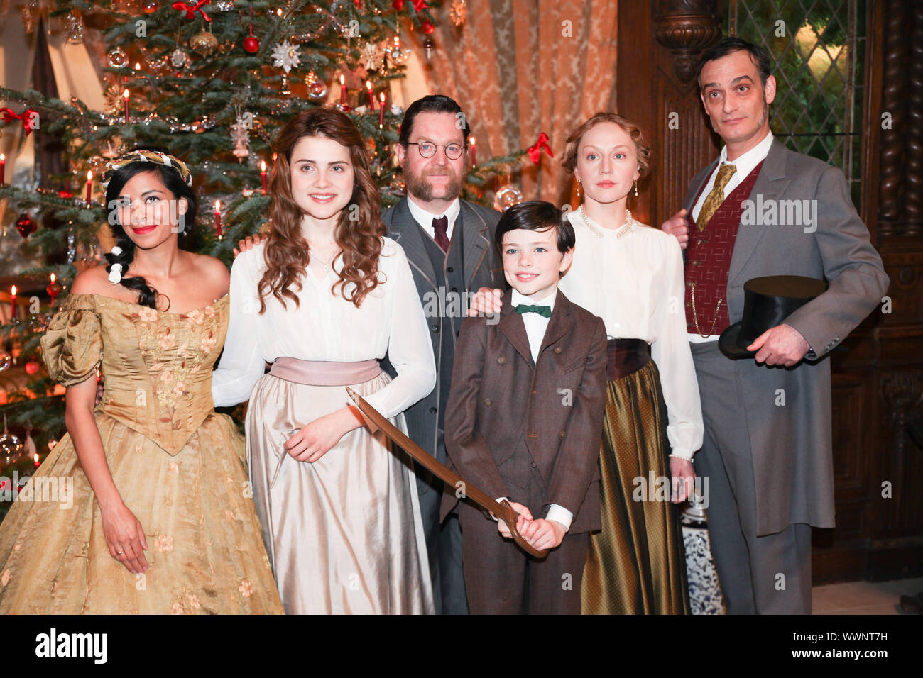 Collien Ulmen-Fernandez, Mala Emde, Jürgen Tonkel, Leonard Seyd, Brigitte Hobmeier, Anatole Taumann Stockfoto