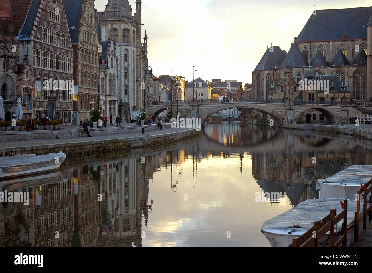 Gent, Belgien - Dez 3: Gent, Belgien, am 3. Dezember 2008, ist die Hauptstadt und größte Stadt der Provinz Ostflandern. Der graslei ist einer der Stockfoto