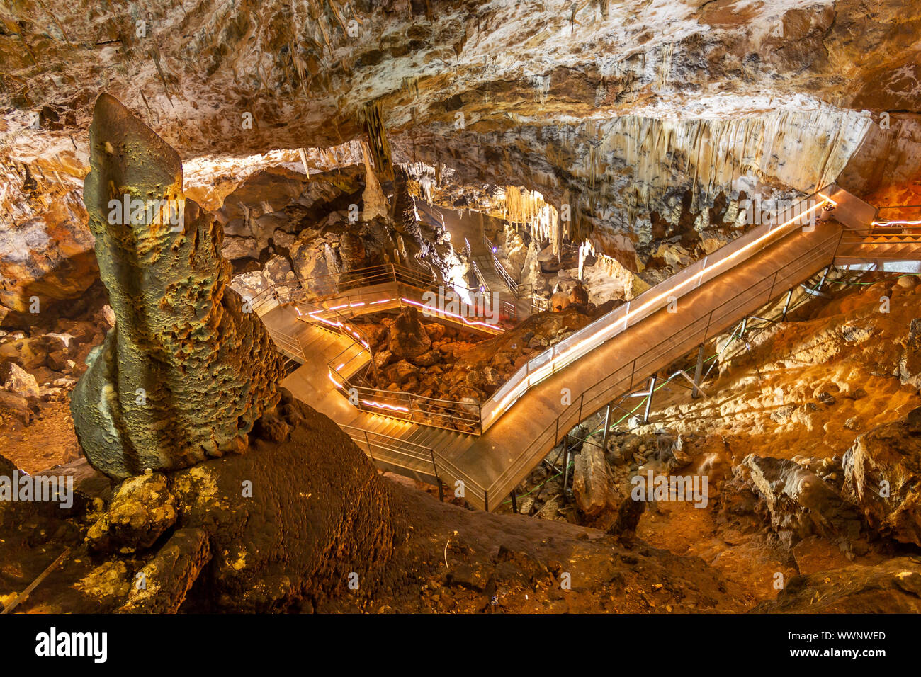 Höhle, in der Stalaktiten und Stalagmiten. "Oylat Höhle" Bursa, Türkei Stockfoto