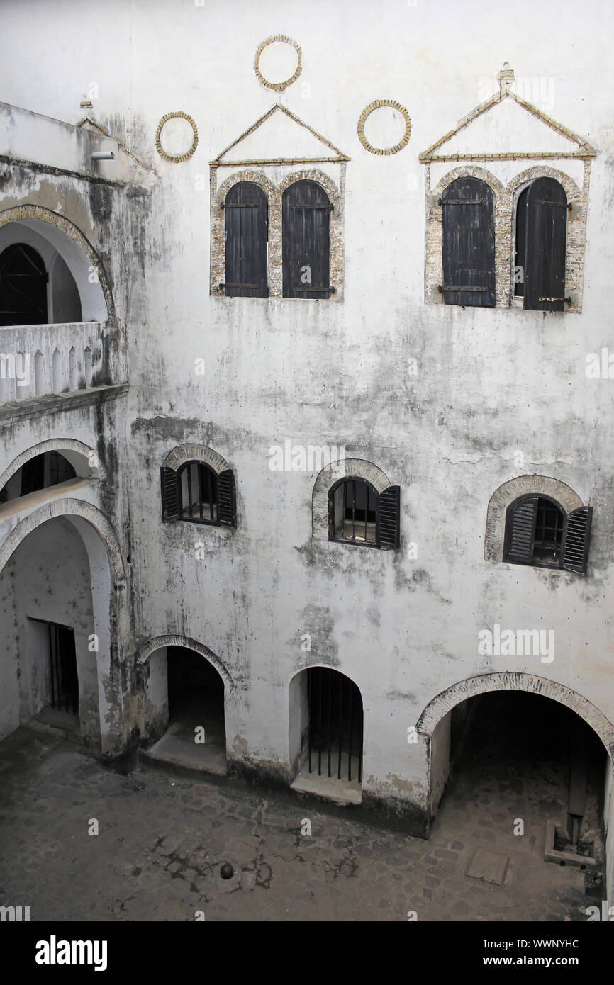 Innenhof in Elmina Castle, Ghana alias St George Schloss - ein wichtiger Knotenpunkt im trans-atlantischen Sklavenhandels Stockfoto