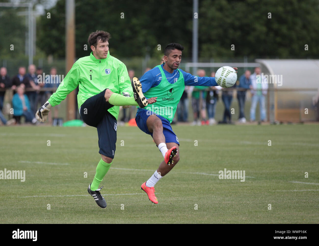 Das 1:0 fiel die deutsche Fußballspieler Matthias Tischer, Waseeem Razeek beide 1.FC Magdeburg Saison 2015/16 Stockfoto