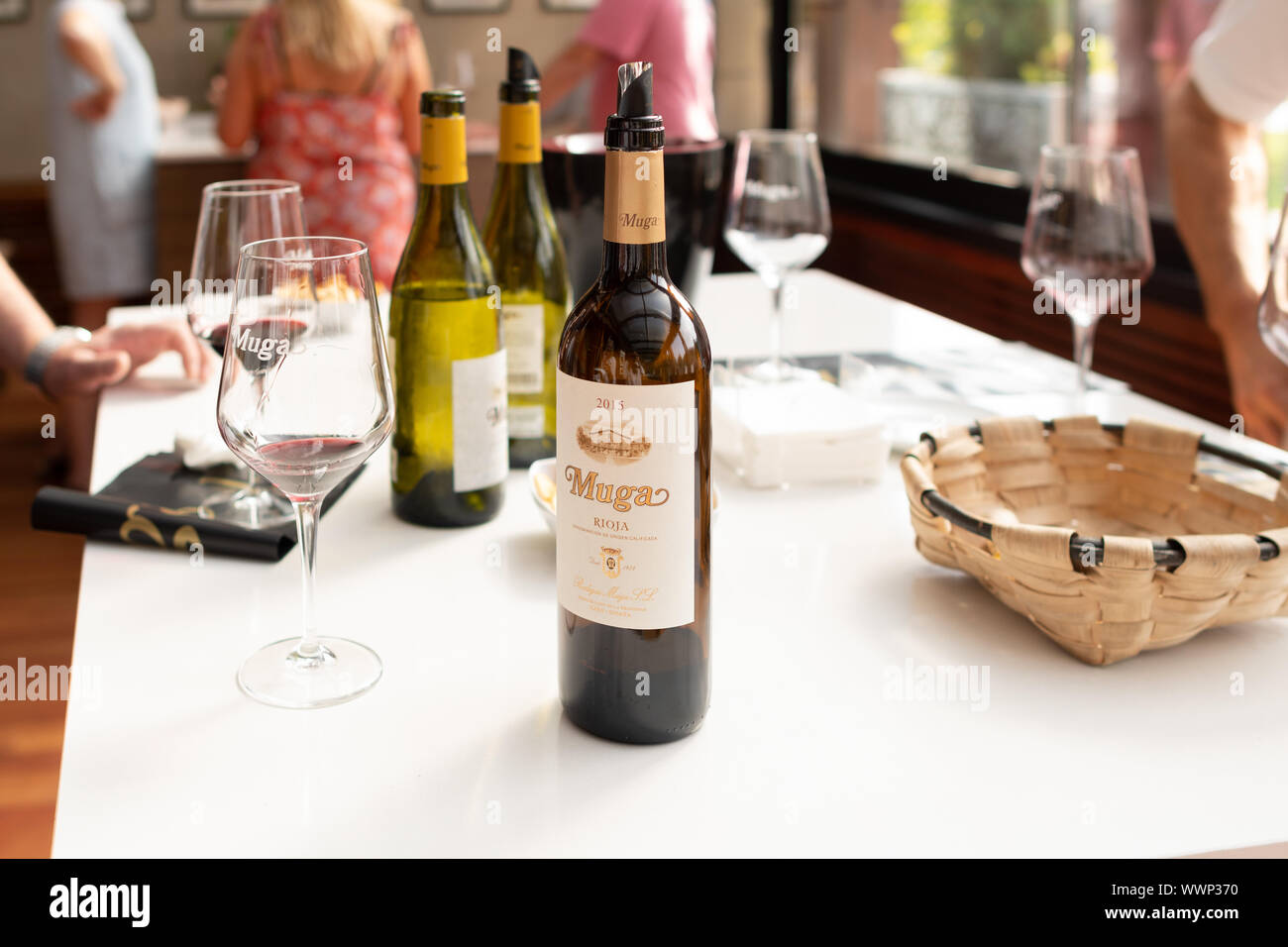 Weinverkostung und Tour bei Bodegas Muga, Haro, La Rioja, Spanien Stockfoto