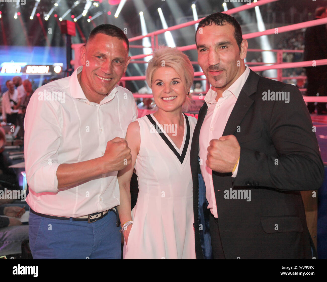 Sängerin Linda Feller mit Ehemann Andreas Schmid und Ex-Boxweltmeister Firat Arslan in Magdeburg. Stockfoto