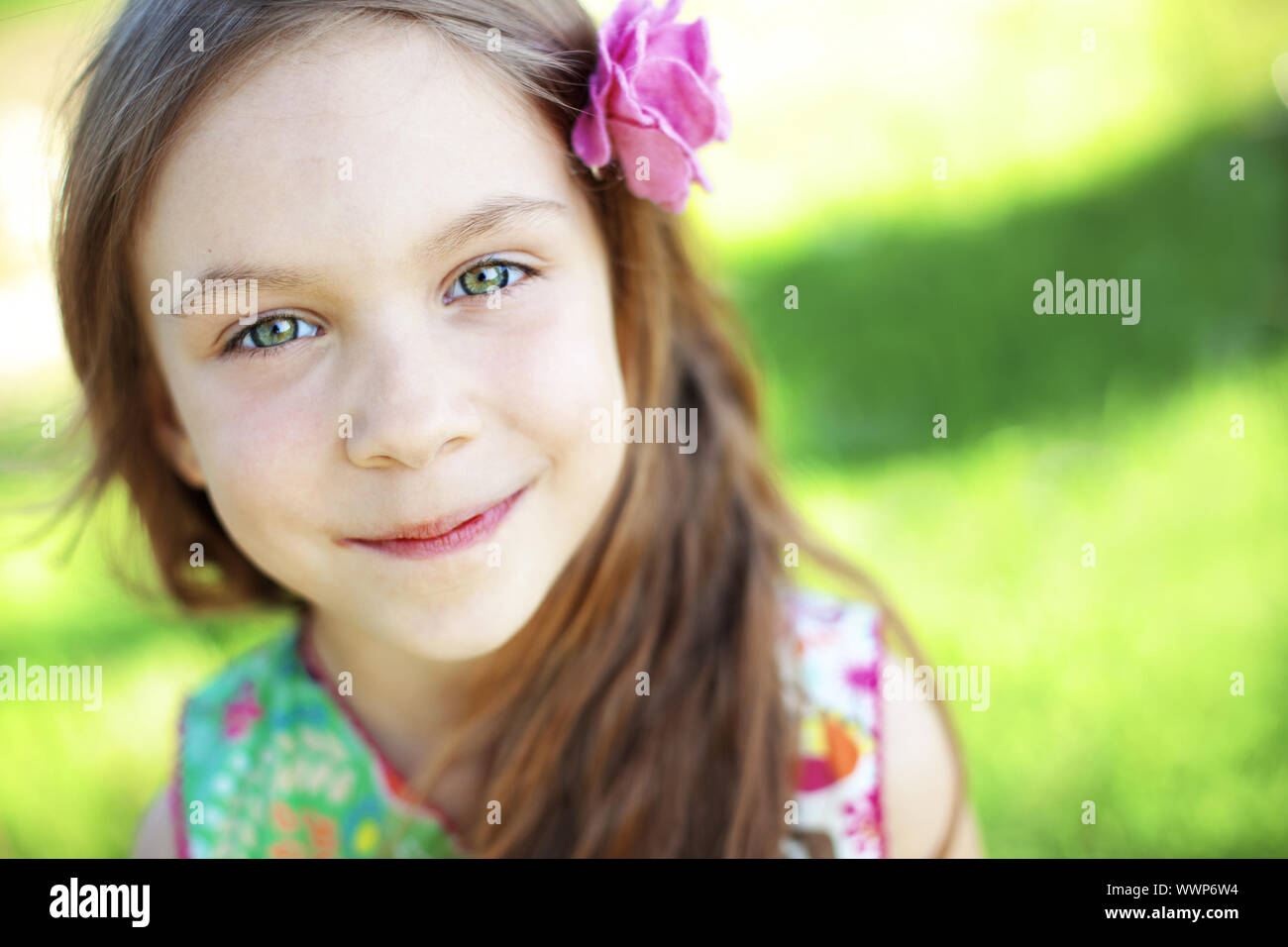 Wunderschönes kleines Mädchen Stockfoto
