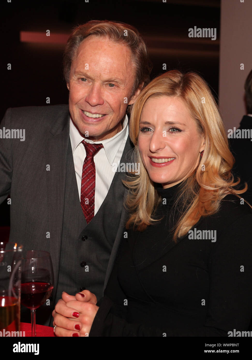 Sänger Peter Kraus und Sängerin Stefanie Hertel beim Adventsfest der 100.000 Lichter 2015 in Suhl Stockfoto