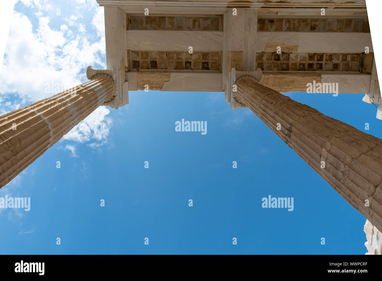 Impressionen von der Akropolis von Athen - Tempel Spalten vor der Himmel Stockfoto
