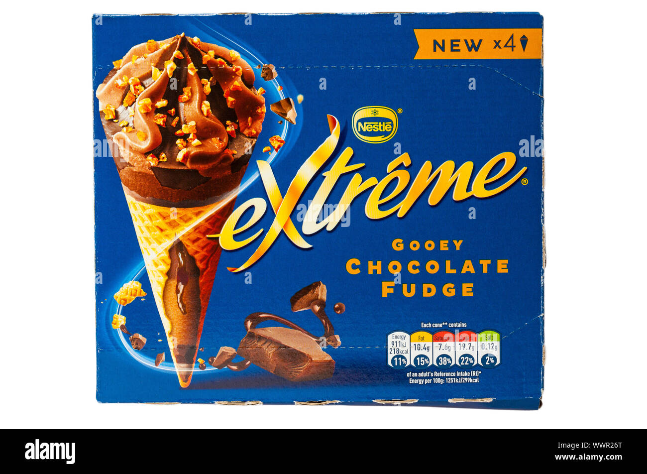 Box von Nestle extreme Gooey chocolate fudge Eis auf weißem Hintergrund - Eis, Eis, Eis Stockfoto