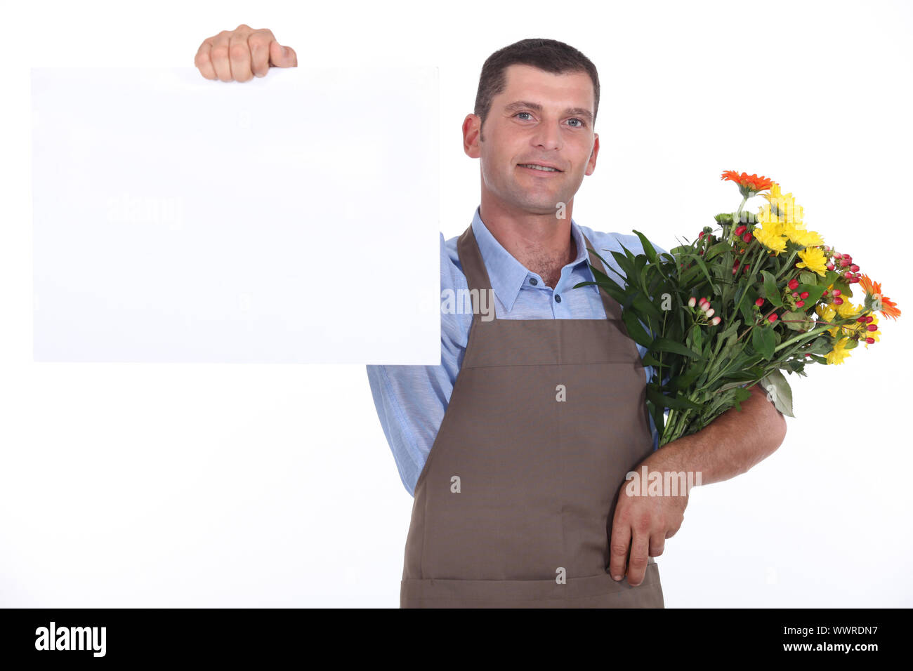 Männliche Floristen mit Blumenstrauß Stockfoto