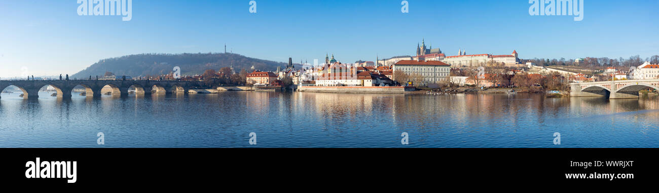 Dom St. Veit, Prager Burg und die Moldau Stockfoto