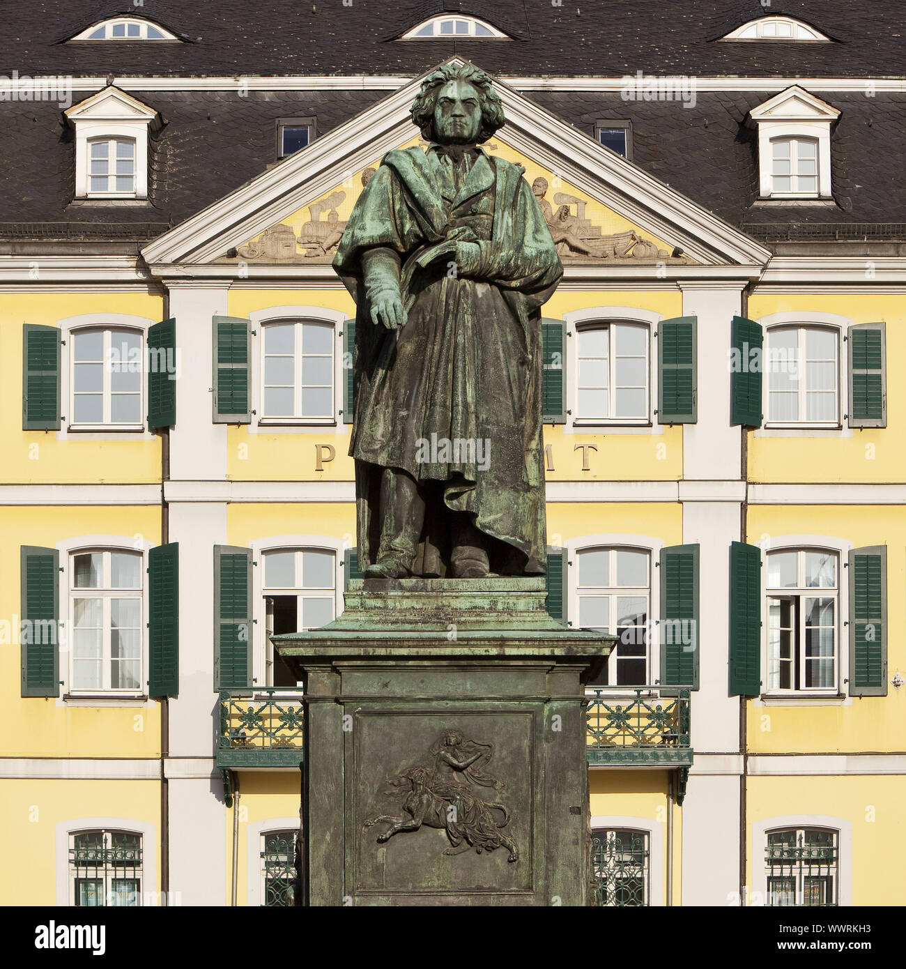 Beethoven Denkmal auf dem Münsterplatz vor General Post Office, Bonn, Deutschland Stockfoto