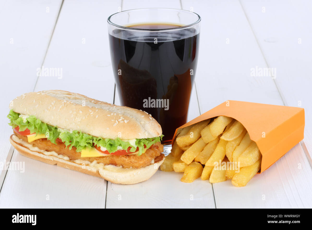 Chickenburger Huhn Huhn Burger Hamburger Menü Menü Menü Pommes Frites Koks Stockfoto