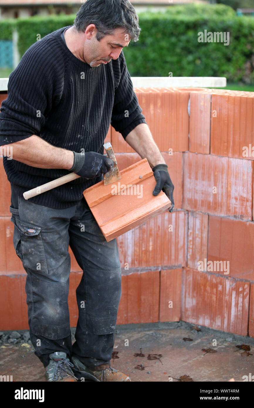 Häuslbauer am Arbeitsplatz Stockfoto