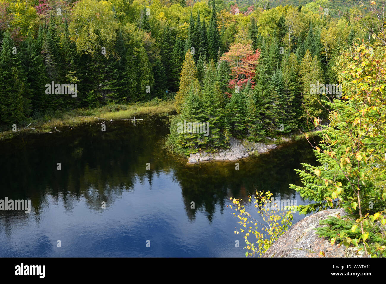 La Mauricie Nationalpark typische Landschaft im frühen Herbst, Provinz Quebec, Kanada. Stockfoto