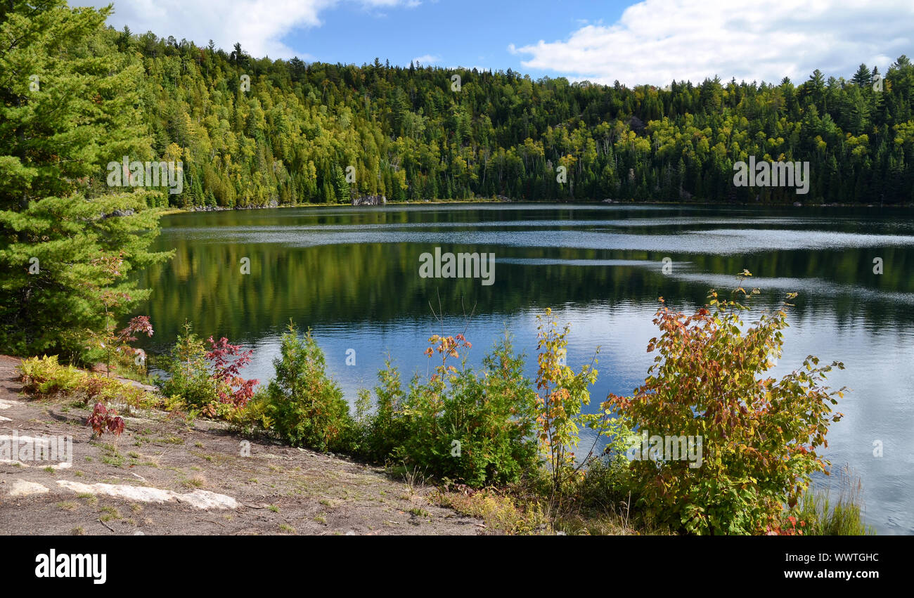La Mauricie Nationalpark typische Landschaft im frühen Herbst, Provinz Quebec, Kanada. Stockfoto